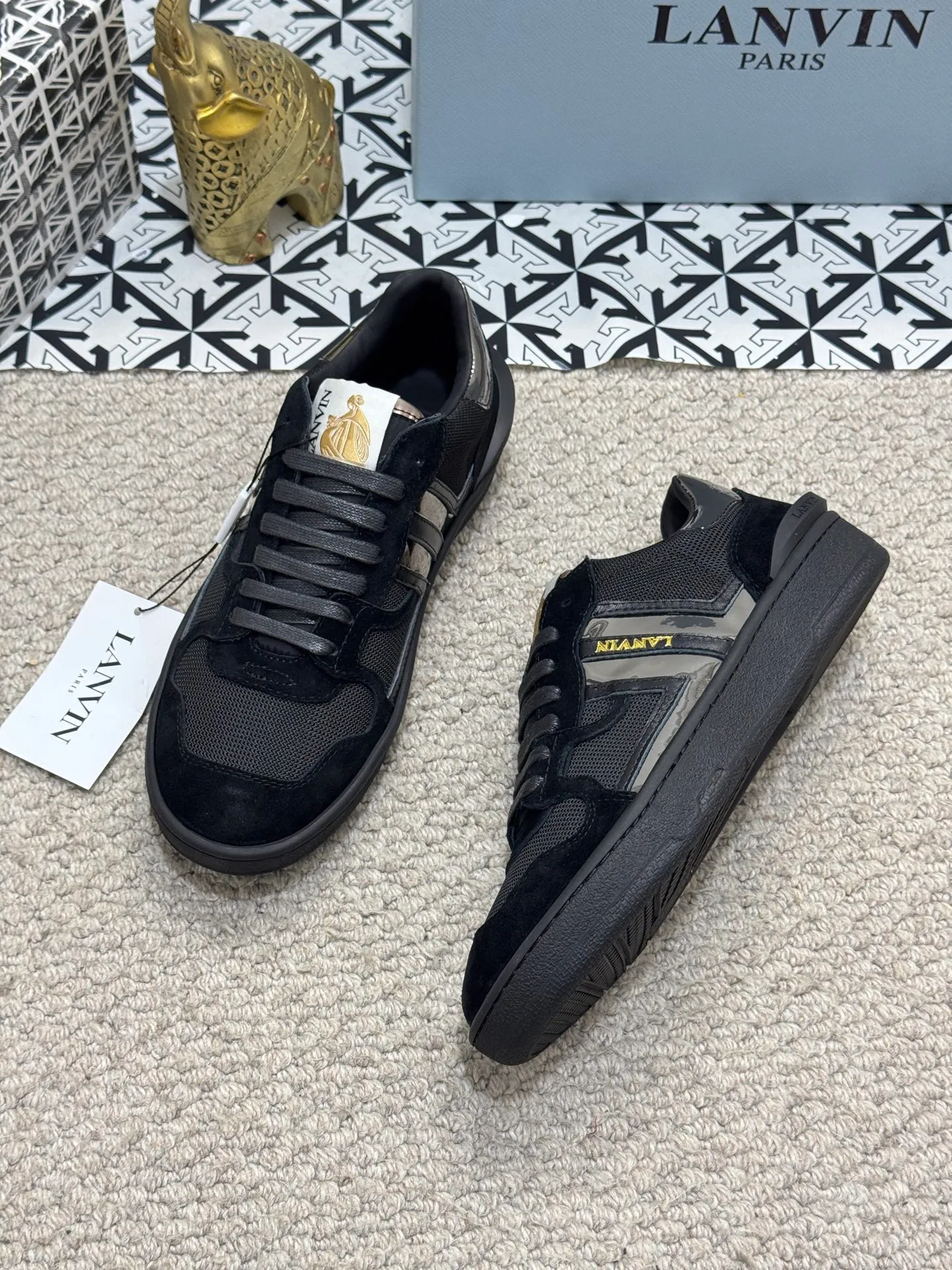 Men's men's shoes 💰520 [New style] 🦈🦈lanvin #LANVIN spring and summer series new colors ❤️‍🔥The latest lace-up fashionable casual Forrest Gump running shoes~bumpr high-quality couple 👫 series!! The latest trendy products of the season. Many bloggers have planted grass and purchased the original molds for customization. The uppers are nubuck leather. They are very versatile, fashionable and casual, and are comfortable to wear on the feet. Recommended! The original molds have clear logo rubber bottoms, which are non-slip and wear-resistant. Size: Female 36~40 Male 38-44 (45 customized